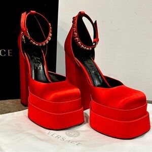 Versace Womens Medusa Aevitas Platform Pumps